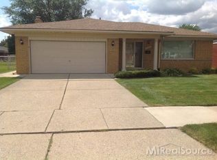 30437 Ridgefield Ave, Warren, MI 48088