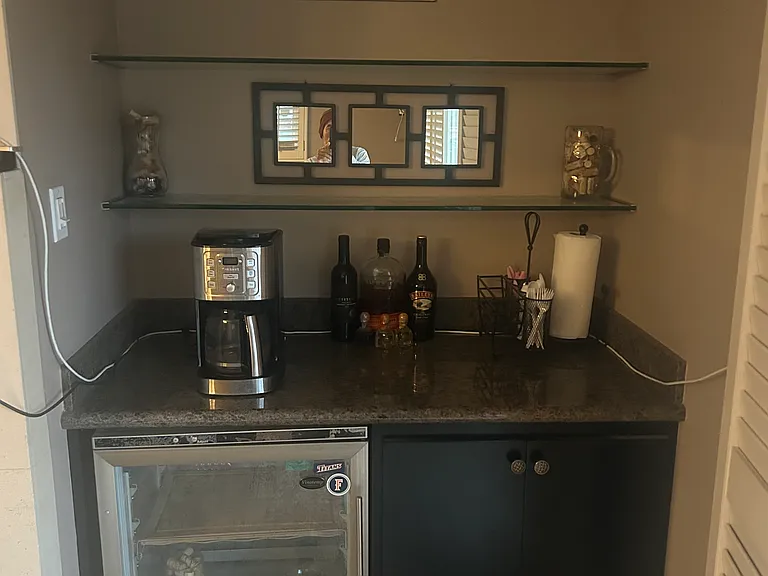 Madonna Dr — Photo 33