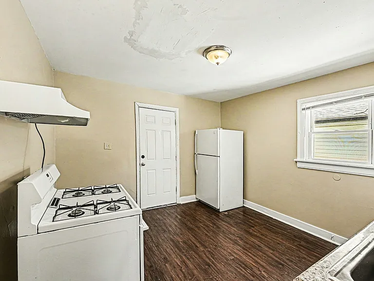 427 Kolping Ave #429 — Photo 10