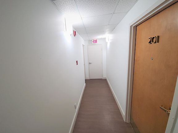 4th image of 150 Davie Blvd #201-3