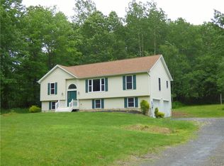 32 School House Rd, Middletown, NY 10940