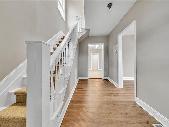 3rd image of 1220 Church Ave SE
