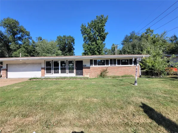 10468 Halls Ferry Rd, Saint Louis, MO 63136