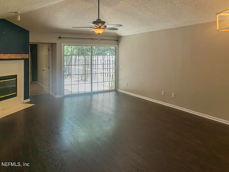 1714 Ashmore Green Dr — Photo 4