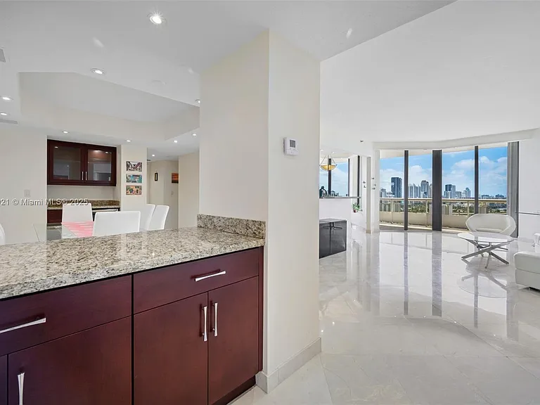 20191 E Country Club Dr #TS8 — Photo 6