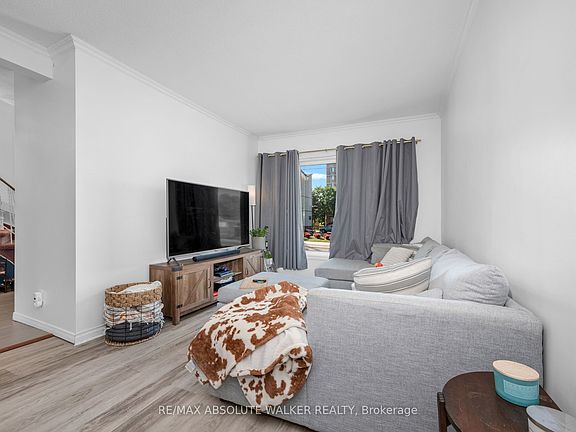 5th image of 412 Montreal Rd