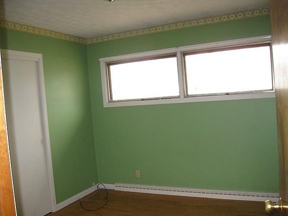 4th image of 18 Market St
