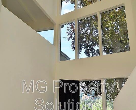 5th image of 15 Encina Pl