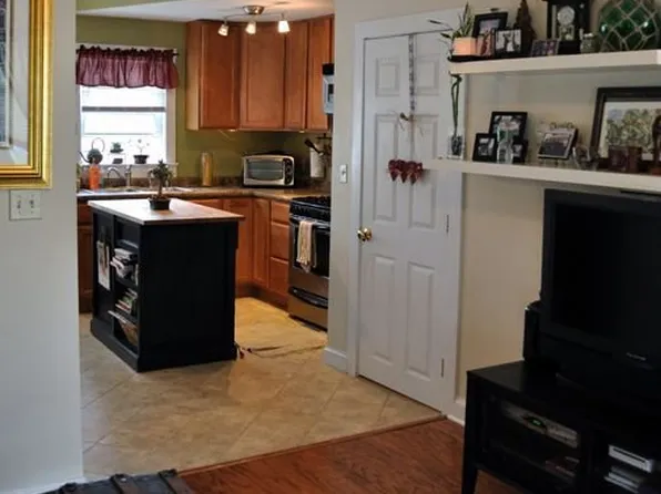 25 B St, Northbridge, MA 01534