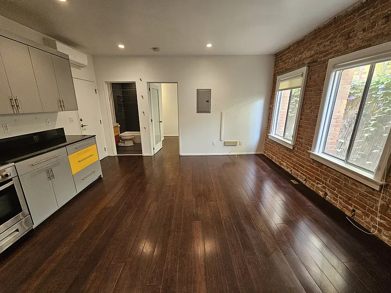 1234 N Formosa Ave #8 — Photo 5