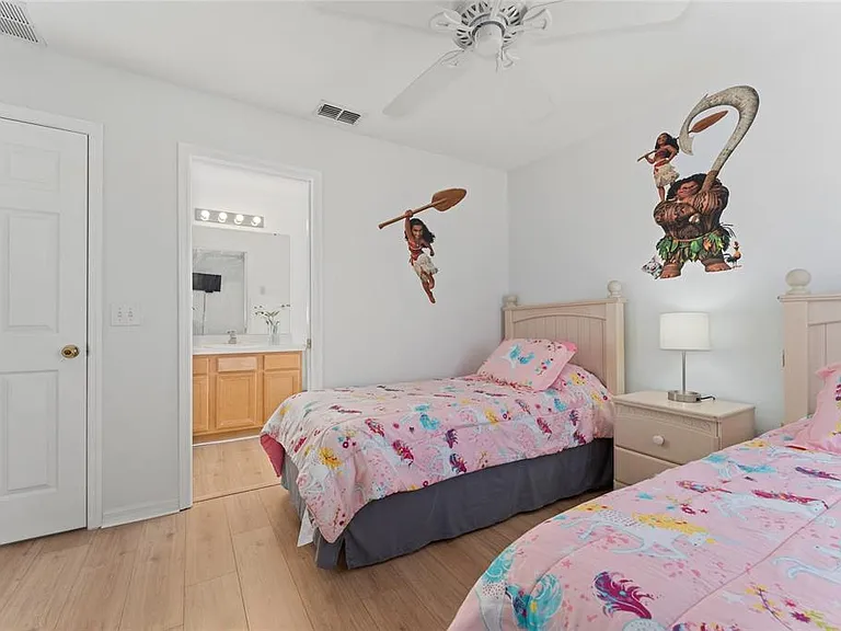1031 Solana Cir — Photo 36
