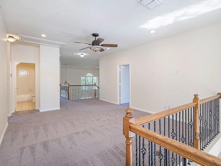 2905 Preston Ln — Photo 8