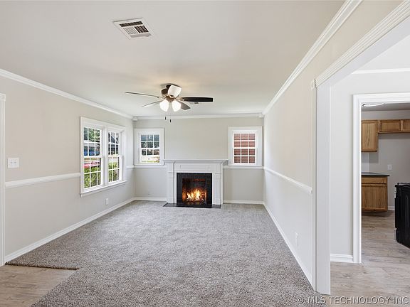3rd image of 2304 E Broadway St