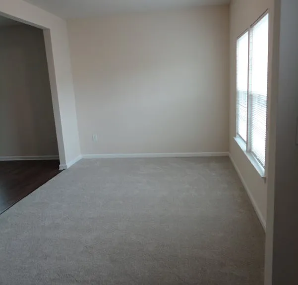 620 Leonard Ln — Photo 3