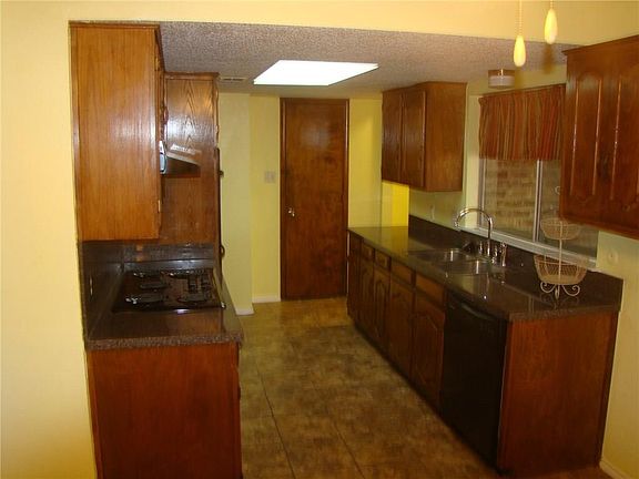 5th image of 303 Sagebrush Ln