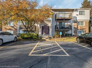 30022 W Twelve Mile Rd UNIT 9, Farmington, MI 48334