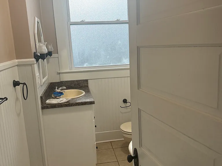 400 Hill Ave #B — Photo 11
