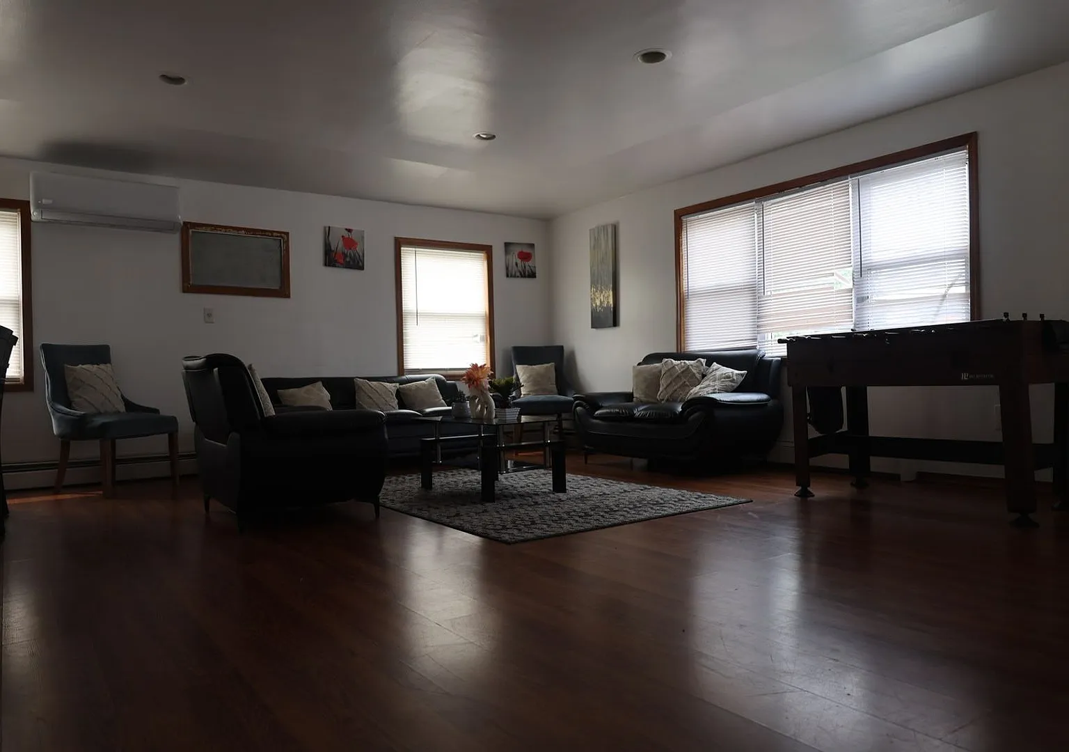 Spacious 3BR in Springfield Gardens — Photo 3