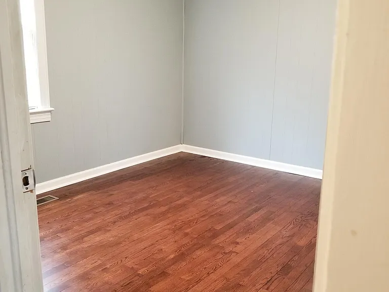 915 Stewart Ave — Photo 9