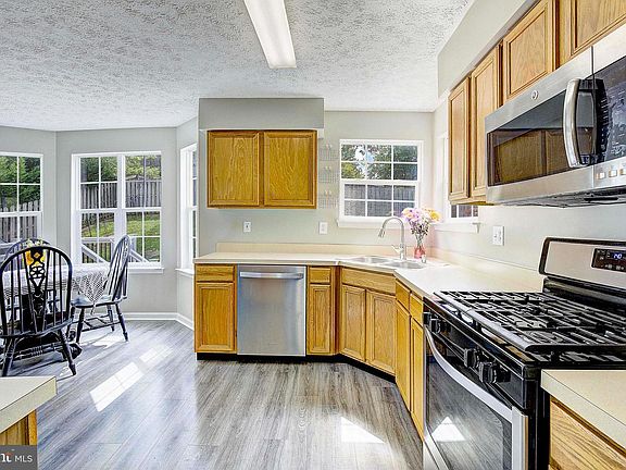 4th image of 8039 Ashville Ct