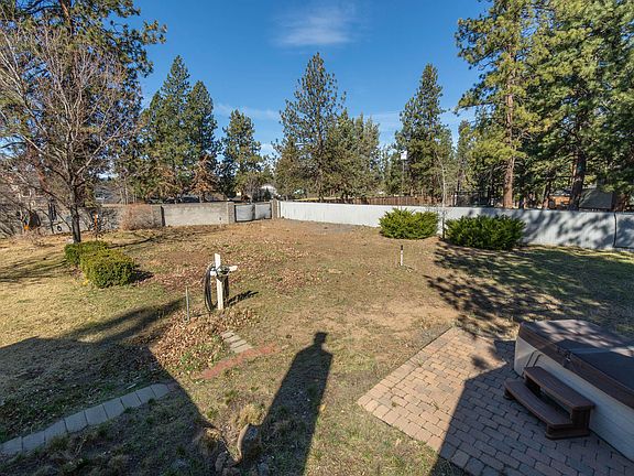 5th image of 19610 Poplar St