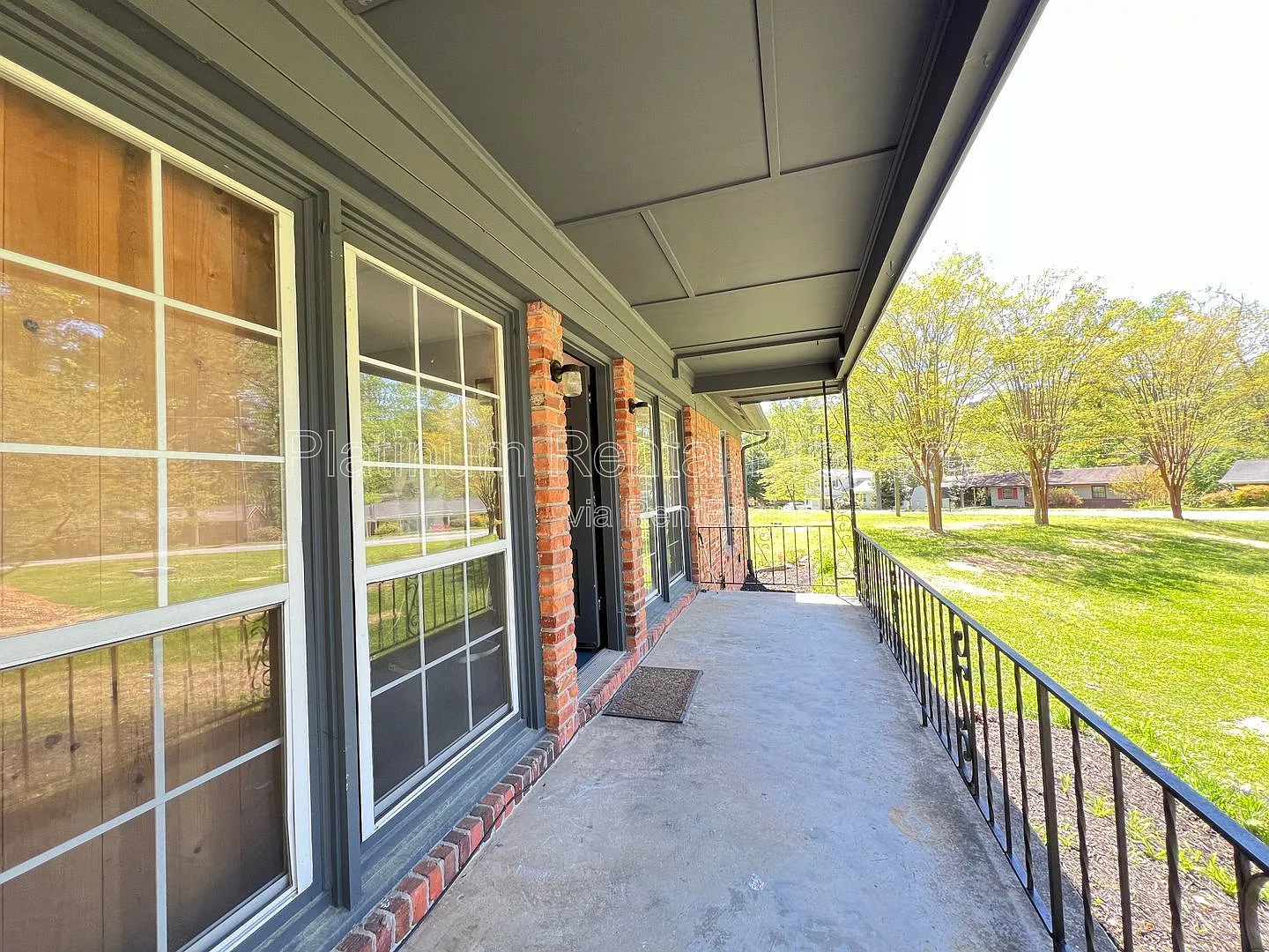 3 bed, 2.0 bath, 1270 sqft, $2,399 — Photo 4