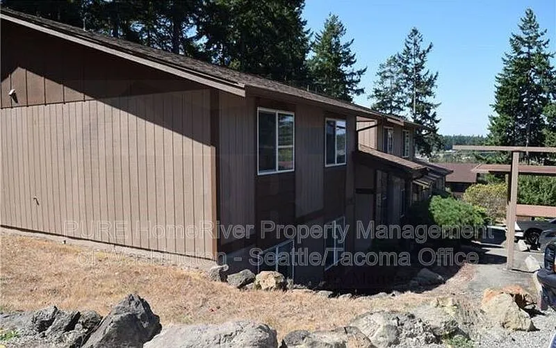 2 bed, 1.0 bath, 903 sqft, $1,495 — Photo 3