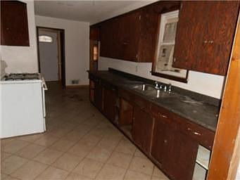 4th image of 5635 Lathrop Ave
