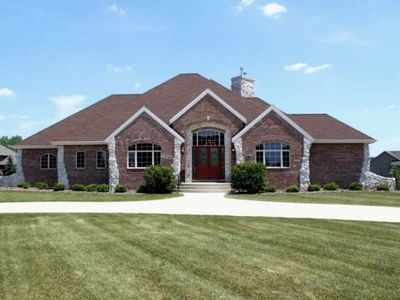 5835 Stefanie Way, Caledonia, WI, 53108
