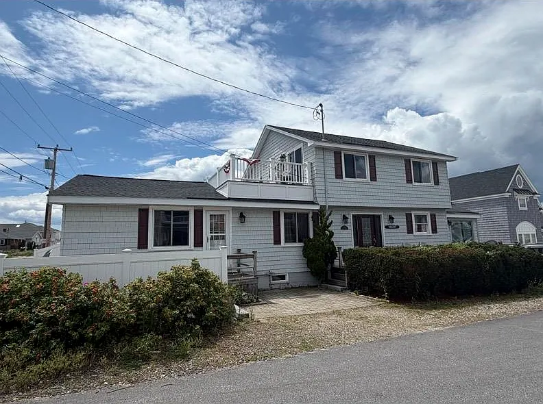 3 bed, 1.5 bath, 2200 sqft, $2,800 — Photo 3