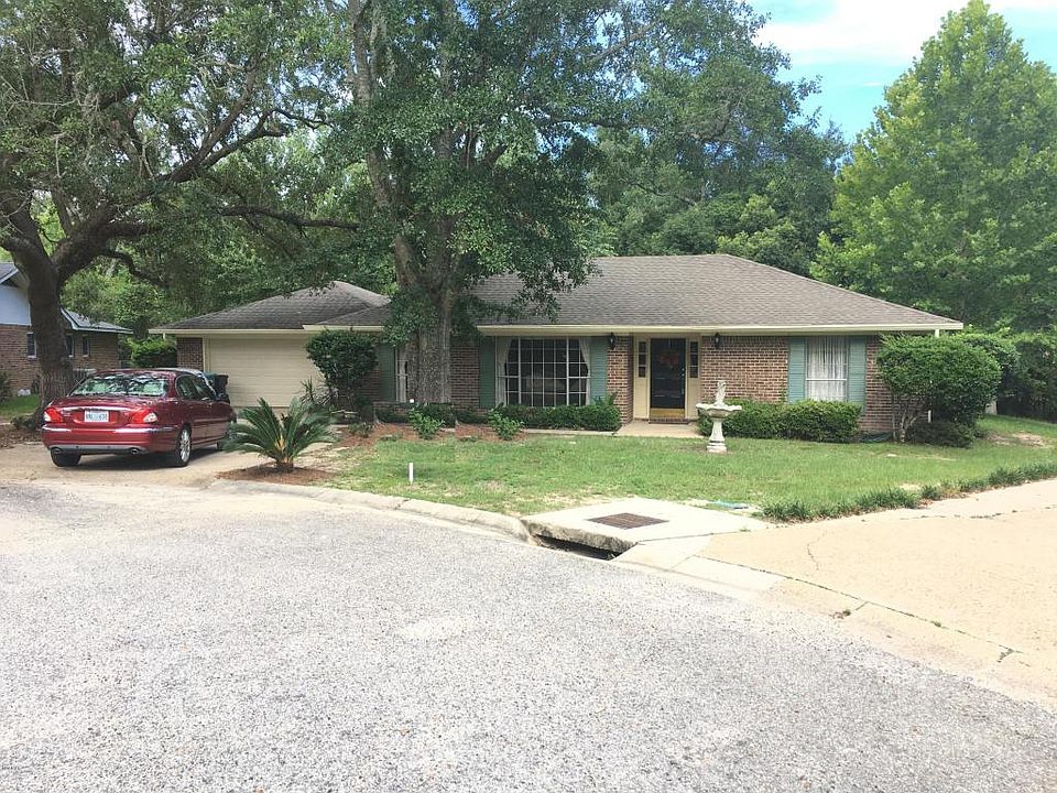 1st image of 2 Pine Hill Cir