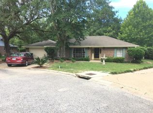 2 Pine Hill Cir, Gulfport, MS 39507