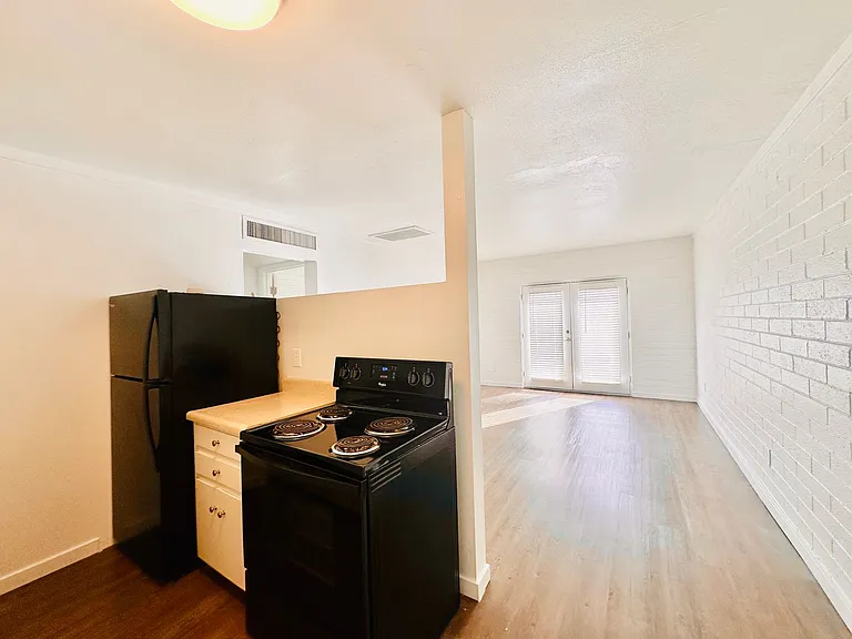 Bel Air Apartments — Photo 18