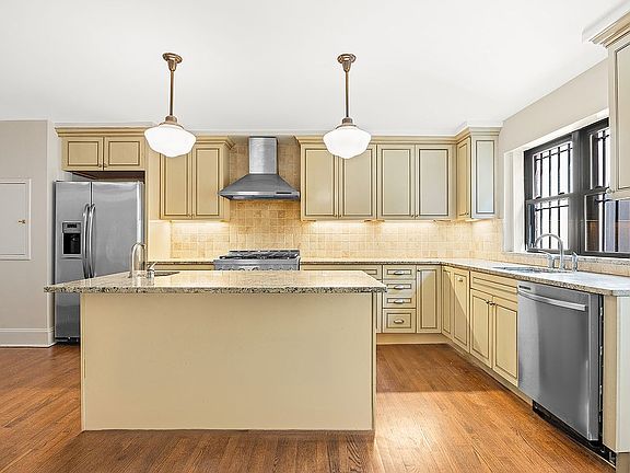 5th image of 231 W 139th St