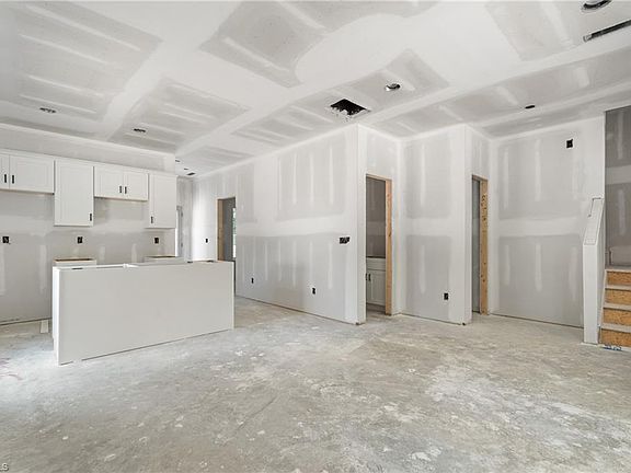 5th image of 2635 Urban St