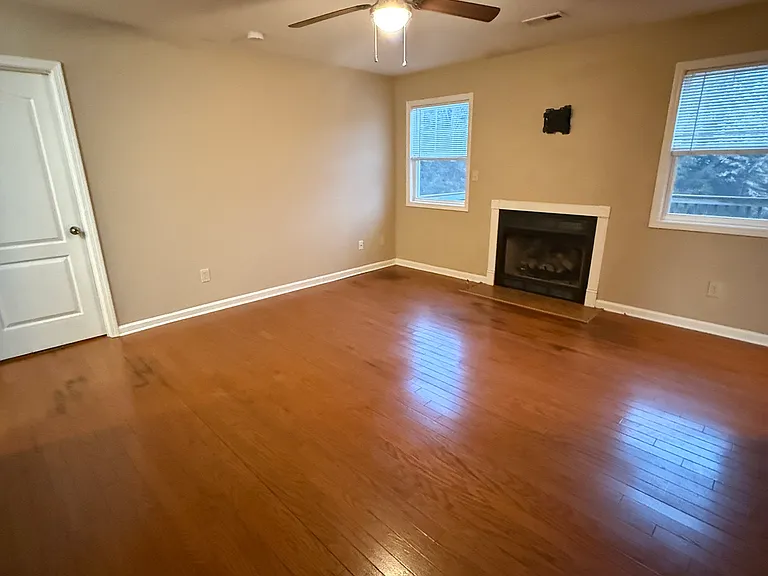 9907 Thunderbolt Way — Photo 6