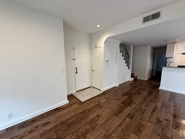 2204 S Bentley Ave #102 — Photo 2
