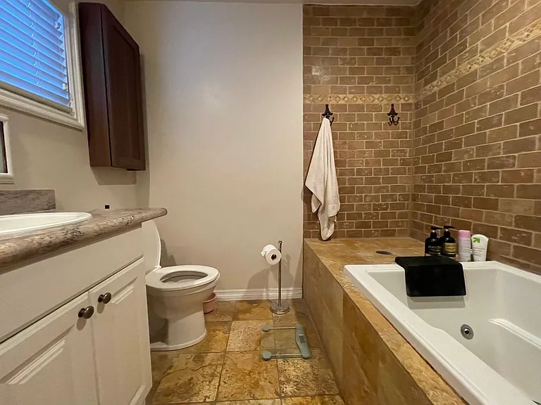 15560 Otsego St — Photo 22