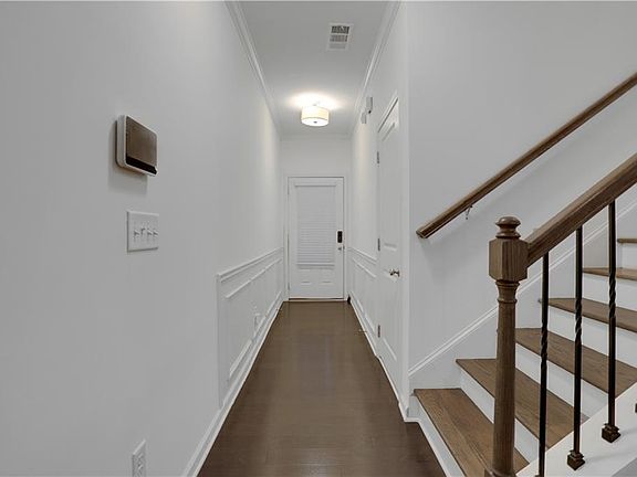 3rd image of 101 Trailview Ln