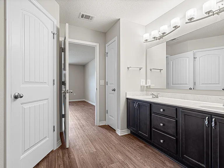 2132 Vizcaya Dr — Photo 21