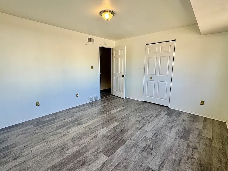 852 N Main St — Photo 10