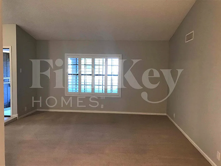 12925 N 73rd Ave — Photo 2