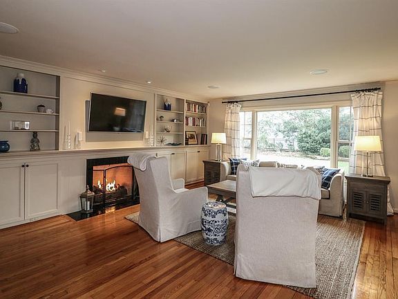 4th image of 611 Myrtle Ave