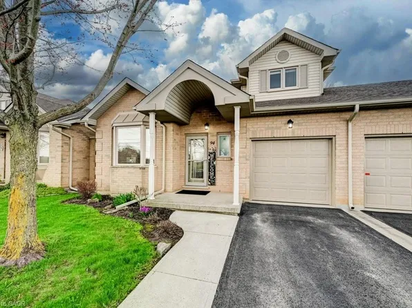 94 Greentrail Dr #44, Hamilton, ON L0R 1W0