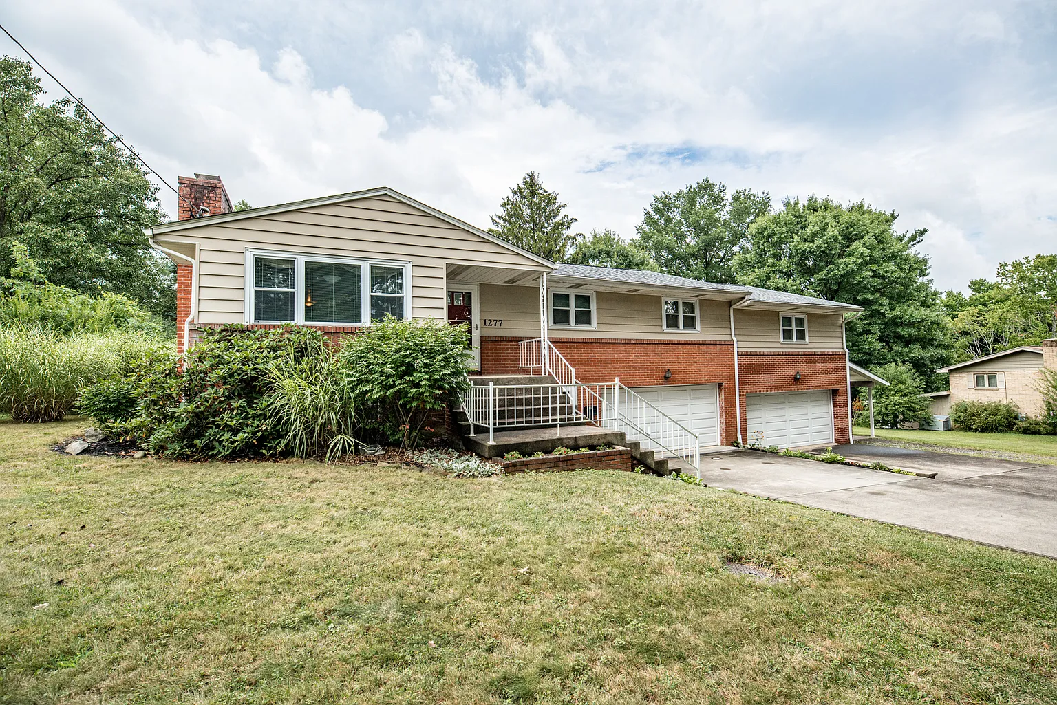 1277 Longdon St photo 1