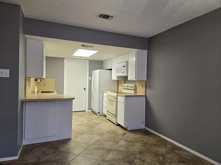 1629 Wyoming Ave — Photo 3