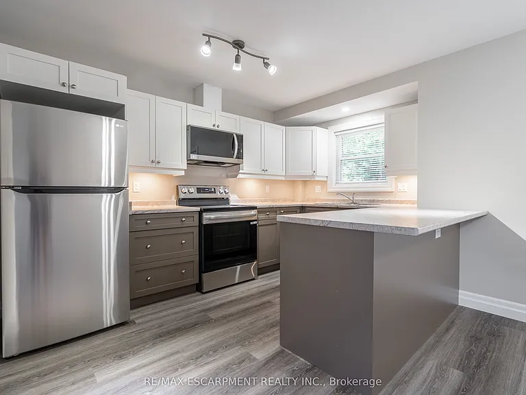 38 Viewpoint Ave #2 — Photo 3