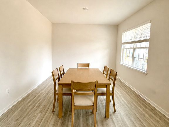 3rd image of 123 Pecan Grove Ln
