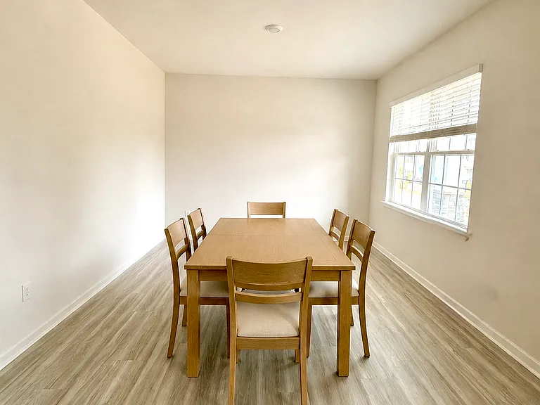 123 Pecan Grove Ln — Photo 3