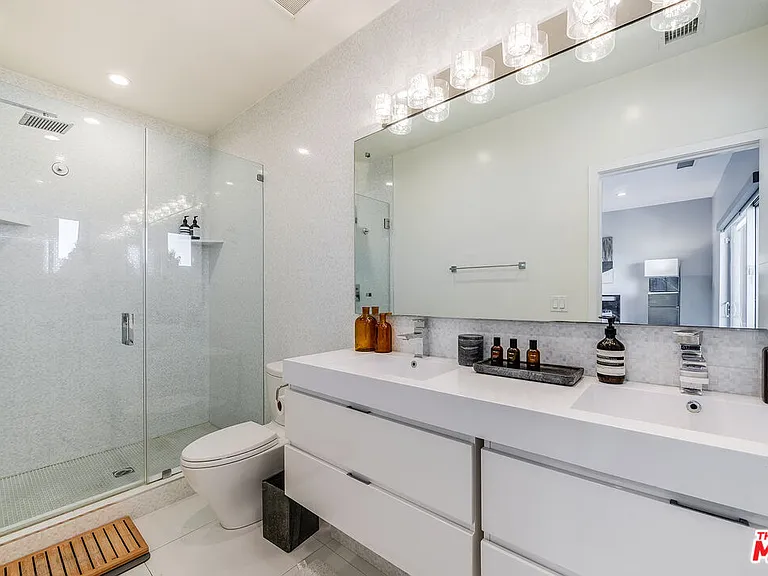 7191 Pacific View Dr — Photo 10